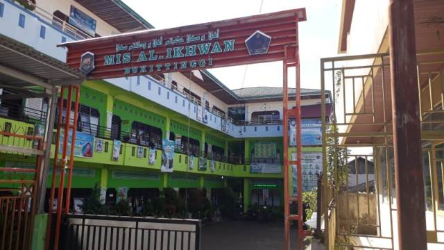 Pintu Gerbang MIS Al-Ikhwan Bukittinggi